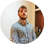 Laureato in Lingue impartisce lezioni di inglese e francese e aiuto compiti